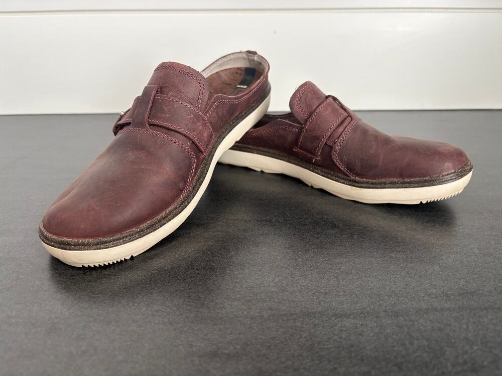 Merrell Women's Around Town Leather Slip on style J02078  size 5.5 Huckleberry